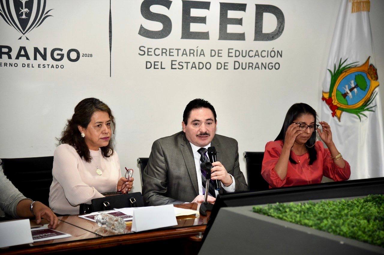 Busca gobierno de Esteban Villegas poner orden al Sistema Educativo en Durango.
