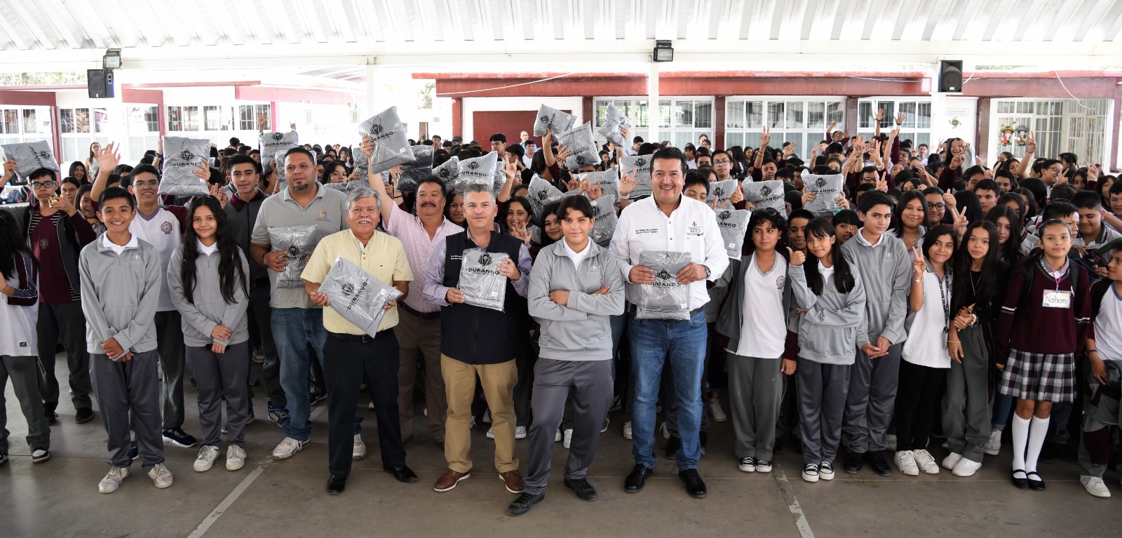 Con el Gobierno de Esteban, estudiantes tendrán equidad e igualdad con el regreso de los uniformes escolares