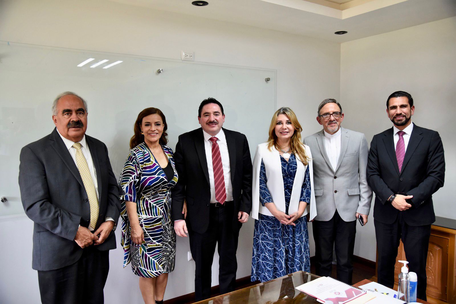 Reconocen funcionaria federal y UJED gestión en materia educativa de Esteban Villegas.